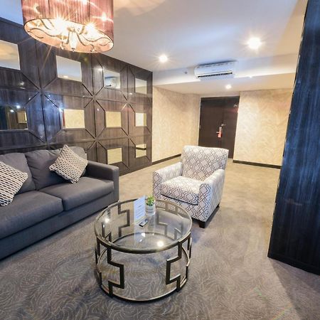 Royal Regantris Cendana Hotel Surabaya Luaran gambar