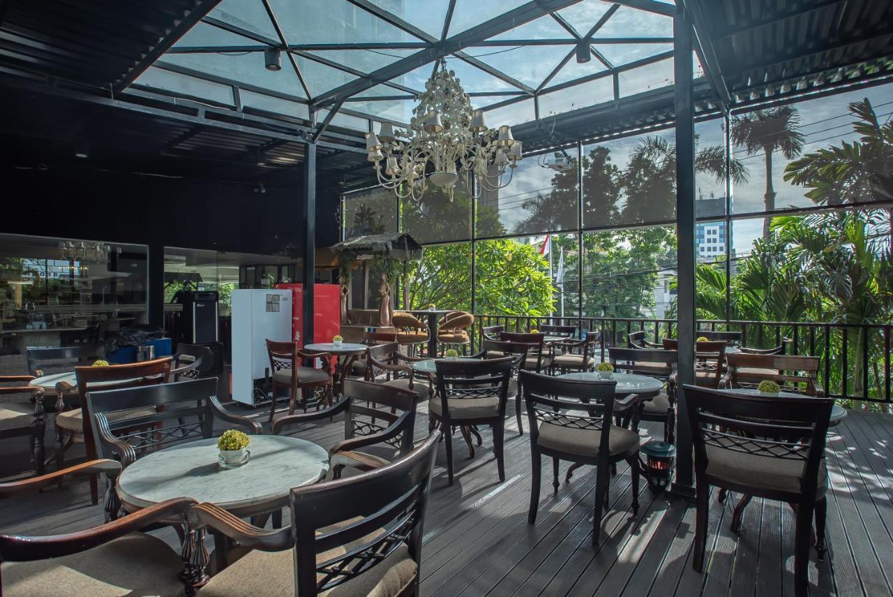 Royal Regantris Cendana Hotel Surabaya Luaran gambar