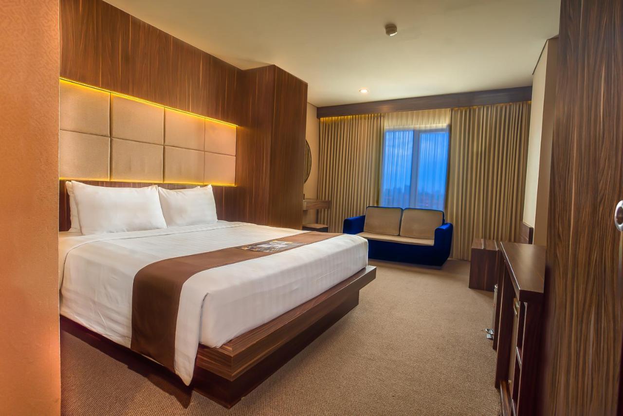 Royal Regantris Cendana Hotel Surabaya Luaran gambar