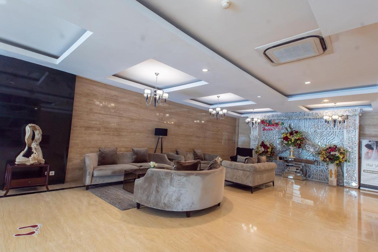 Royal Regantris Cendana Hotel Surabaya Luaran gambar