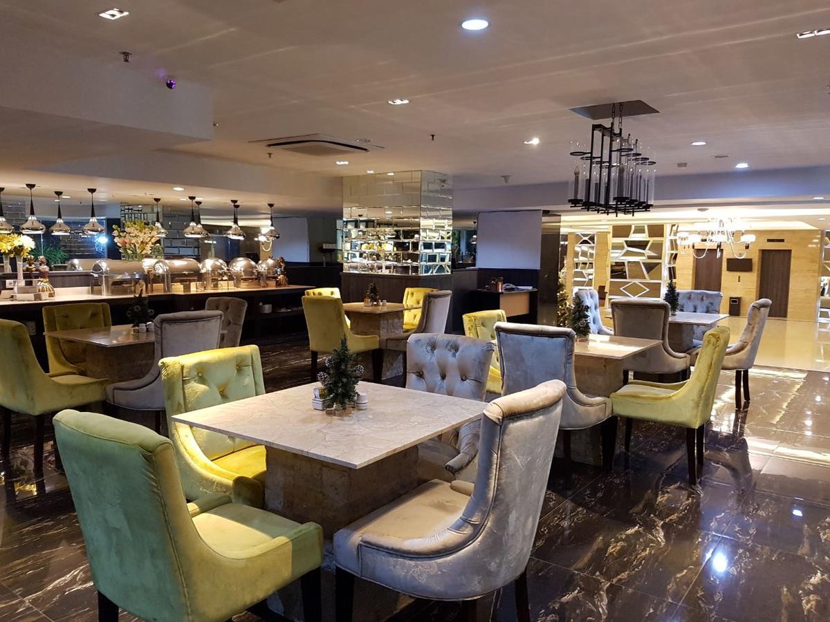 Royal Regantris Cendana Hotel Surabaya Luaran gambar
