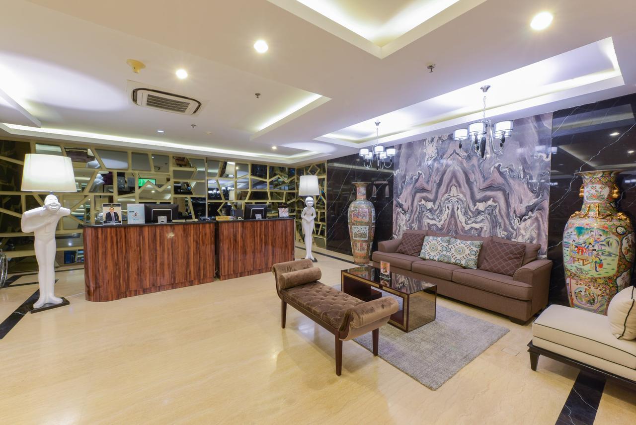 Royal Regantris Cendana Hotel Surabaya Luaran gambar